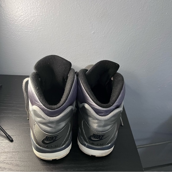 Nike - Picture 2 of 4